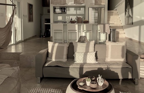 Pelican Key Villa | #1 Beach House on the Ocean with Private Pool, HGTV Villa Incognito