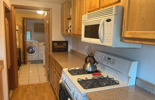Homer House | 1 bed, 1 bath, breakfast included, full kitchen, washer/dryer, and rental car.n