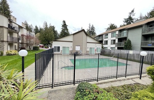 Totem Lake Condo | 1 Bed/1 Bath Condo with Private Deck