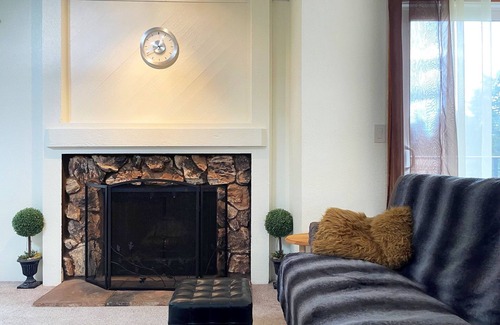 Totem Lake Condo | 1 Bed/1 Bath Condo with Private Deck