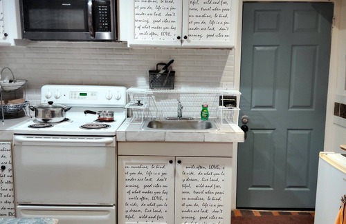 South Hyde Park House | 1 Bed/1 Bath near UMKC and The Plaza