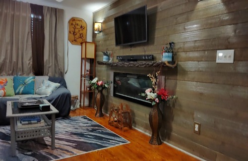 South Hyde Park House | 1 Bed/1 Bath near UMKC and The Plaza