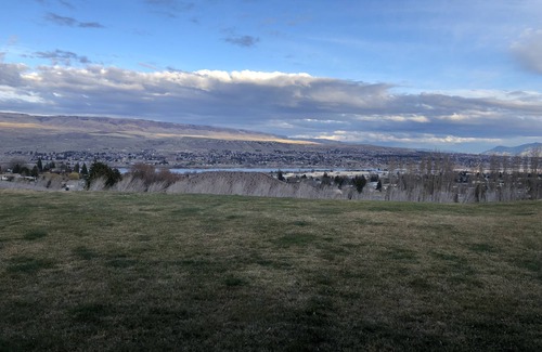 Wenatchee House | 1 Bed, 1 Bath, Private Kitchen, Private Laundry Apartment (Views)