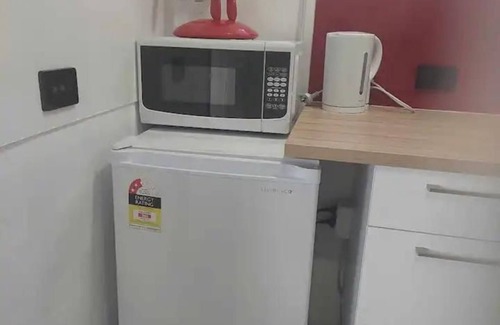 Massey Apartment | 1 Bed 1 Bath Room w Parking | Wifi | Netflix