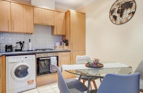 Whitechapel Apartment | 1 bed apartment City of London Whitechapel Close to Metro and Elizabeth Line
