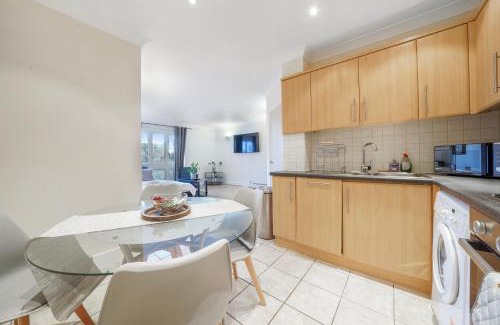 Whitechapel Apartment | 1 bed apartment City of London Whitechapel Close to Metro and Elizabeth Line