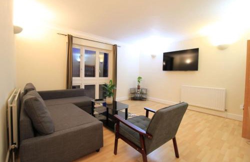 Whitechapel Apartment | 1 bed apartment City of London Whitechapel Close to Metro and Elizabeth Line