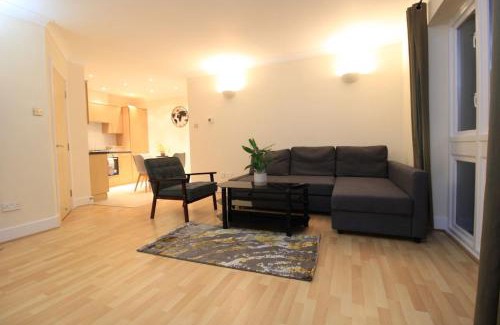 Whitechapel Apartment | 1 bed apartment City of London Whitechapel Close to Metro and Elizabeth Line