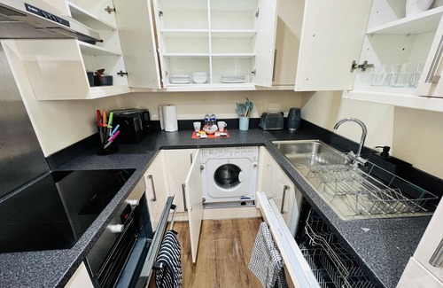 Ealing Common Apartment | 1-bed Apartment in Ealing, 3 Mins From Station