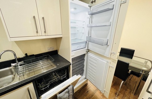 Ealing Common Apartment | 1-bed Apartment in Ealing, 3 Mins From Station