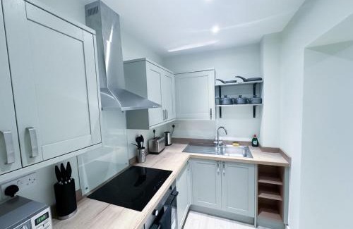 Huntingdon Apartment | 1 Bed Apartment located in Huntingdon Town Centre - Designed for Contractors & Professionals - Free WiFi - Smart TV - Fully Equipped Kitchen - Ideal for Long Work Stays