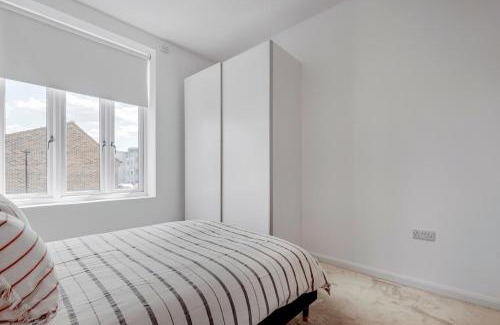 Leyton Apartment | 1 Bed Apartment London By Leyton Orient, ABBA Arena & Olympic Park