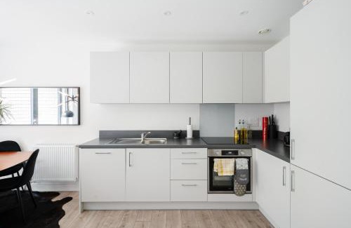 Woodberry Down Apartment | 1-Bed Apartment- Sleeps 2 Central Links & Pets Ok
