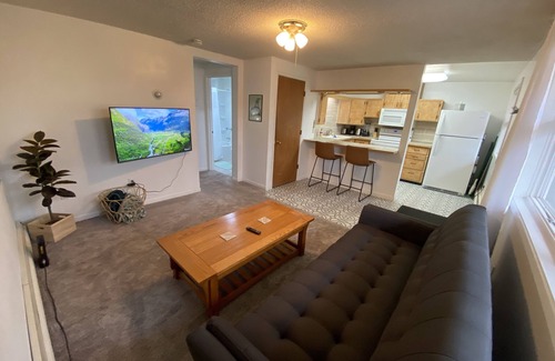 Taku - Campbell Apartment | 1 bed apt near airport in quiet area