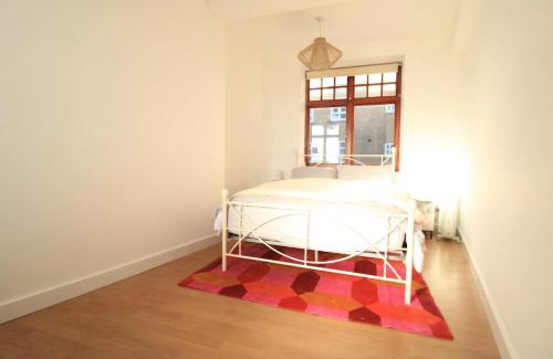 Weavers Apartment | 1 bed Cheshire St London City Brick Lane Ideal for Family of 4