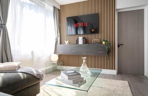 Elephant and Castle Apartment | 1 bed flat, in heart of London, 5 min from Shard