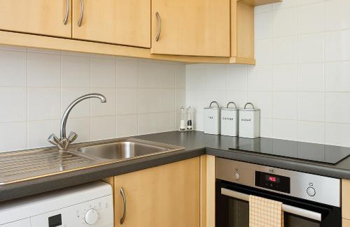 East Acton Apartment | 1-Bed Flat in Vibrant Lambeth