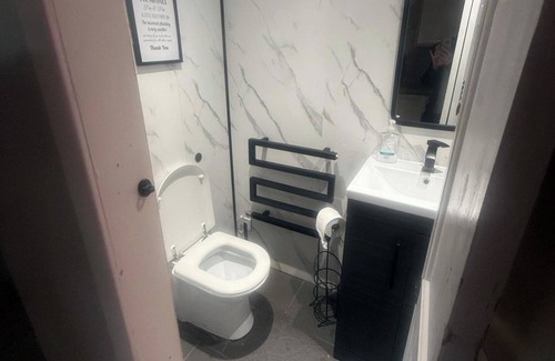 South Shields Apartment | 1 Bed Flat - Sleeps 5 - Pet friendly - Parking
