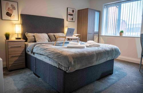 Castle House | 1 Bed House at Velvet Serviced Accommodation Swansea with Free Parking & WiFi - SA1