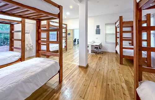 Crawfish Rock Hotel | 1 Bed in a Shared Hostel Room (Male #3)
