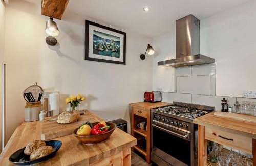 Aberdovey House | 1 Bed in Aberdovey 94084