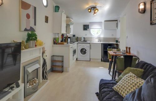 Whippingham House | 1 Bed in East Cowes 91562