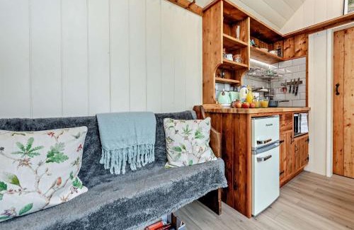 Clayton House | 1 Bed in Poynings 90450