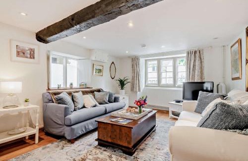 Rode House | 1 Bed in Rode 91715