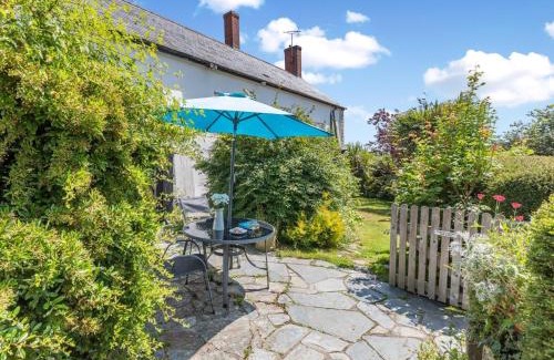 Black Torrington House | 1 Bed in Torrington 42982