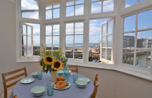 West Bay Apartment | 1 Bed in West Bay 74265