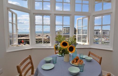 West Bay Apartment | 1 Bed in West Bay 74265