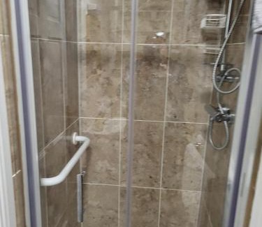 Ennis Apartment | 1 Bed retreat-Sleeps 2-Secure parking-Garden