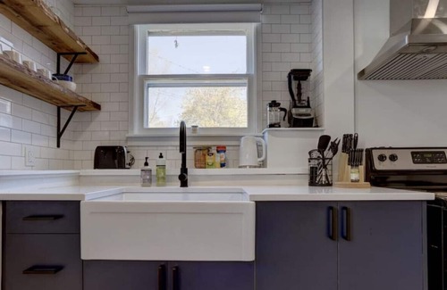 Dartmouth House | 1 bed, Serenity Place w babbling brook & beautiful garden