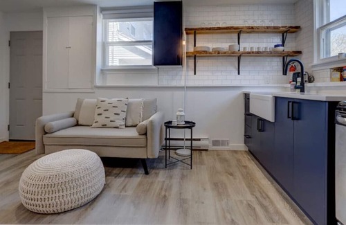 Dartmouth House | 1 bed, Serenity Place w babbling brook & beautiful garden