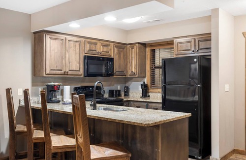 Indian Point Condo | 1 Bed, sleeps 6, Lake Access, Swim, Fish, Kayak