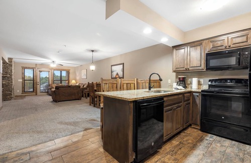 Indian Point Condo | 1 Bed, sleeps 6, Lake Access, Swim, Fish, Kayak
