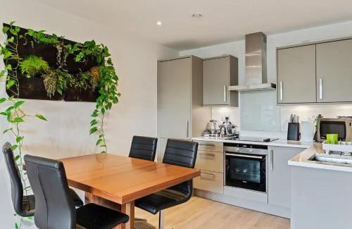 Friern Barnet Apartment | 1-Bed Spacious Flat, North London, 15 Minutes to Central