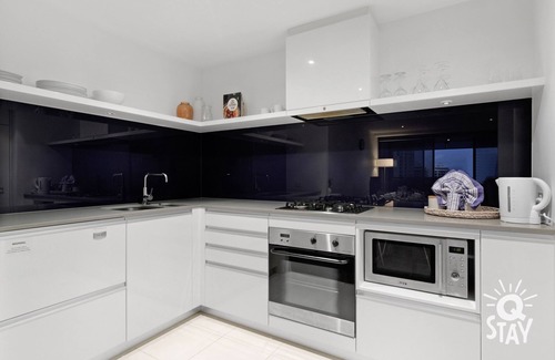 Surfers Paradise Apartment | 1 Bed + Study, Ocean View Unit - Circle on Cavill