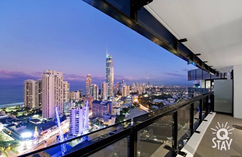 Surfers Paradise Apartment | 1 Bed + Study Ocean View Unit in Surfers Paradise!