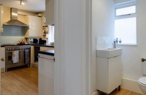 Battersea House | 1 bed Townhouse in Battersea close to River Thames