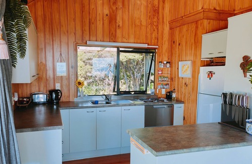 Karekare House | 1 Bed Tranquil Nature Escape with Stunning views, Spa, Beaches & Stargazing.