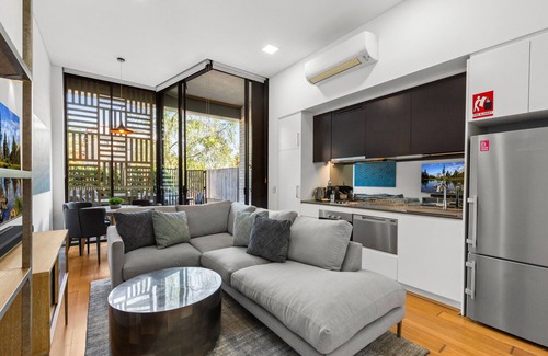 Kensington Apartment | 1-Bed Unit with Alfresco Dining and BBQ