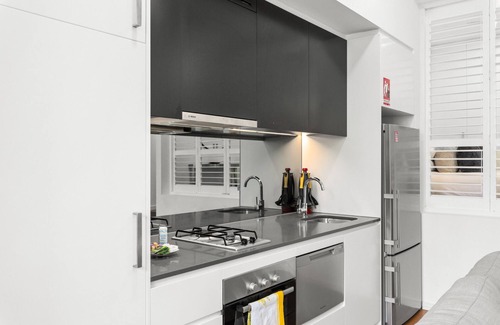 Kensington Apartment | 1-Bed Unit with Alfresco Dining and BBQ