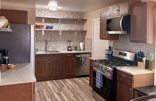 Las Cruces Apartment | 1 bed W/D in unit, soaker tub near Field of Dreams