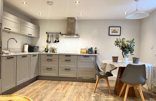 Staunton House | 1-BedCottage ModrnKitchen CarCharging Tv Wifi