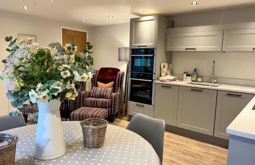 Staunton House | 1-BedCottage ModrnKitchen CarCharging Tv Wifi