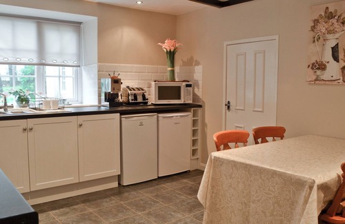 Bont Newydd Cottage | 1 bedroom accommodation in Caeathro near Caernarfon