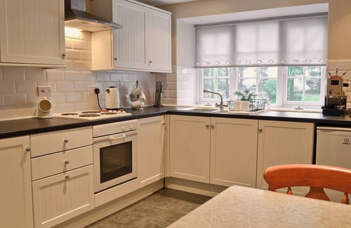 Bont Newydd Cottage | 1 bedroom accommodation in Caeathro near Caernarfon