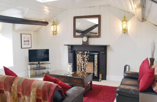 Bont Newydd Cottage | 1 bedroom accommodation in Caeathro near Caernarfon