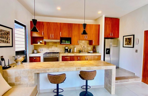San Antonio Tlayacapan House | 1 Bedroom Guest House - Walk To Everything -Patio -Gym -Pickleball Court - Bikes
